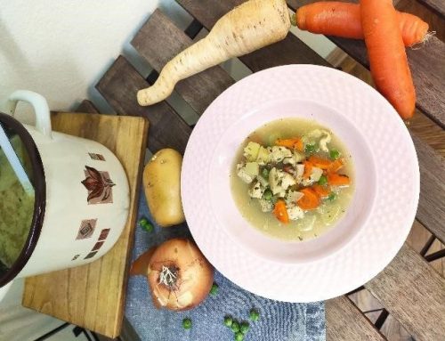 Virgi egészséges receptjei – Tárkonyos csirkeragu leves