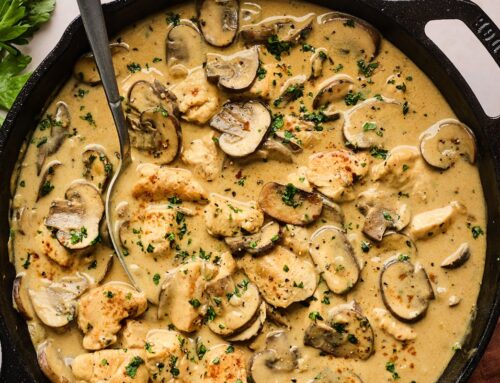 Erik egészséges receptjei: Ez a krémes, egészséges csirkés stroganoff feldobja a vacsorádat – és bűntudat nélkül élvezheted!